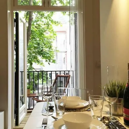 Stayplus 1br Super Central, Spacious Apt W/ Balcony Apartment *