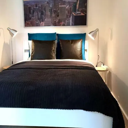 Stayplus 1br Super Central, Spacious Apt W/ Balcony Apartment